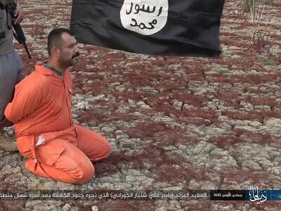 Caliphate soldiers beheaded an officer of the rank of (colonel) 