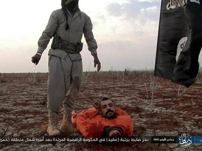 Caliphate soldiers beheaded an officer of the rank of (colonel) 