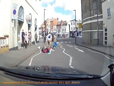 UK driver captures man fighting off two attackers in middle of road