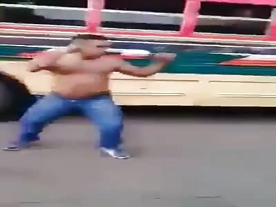 Two man fight in street 