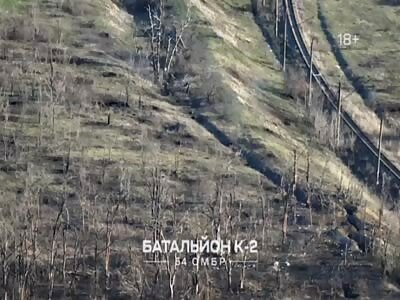 Somewhere in Ukraine Russian soldiers get ambushed by UA artillery