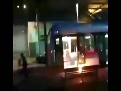 A moron in Lyon sets fire to a bus