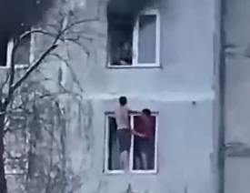 Moscow: Rescue from fire in an apartment building.