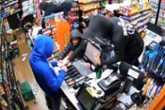 Teenagers in Oakland California robbing convenience store