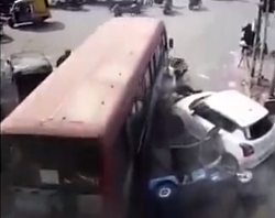 Indian bus driver dies at wheel, kills one and injures several more