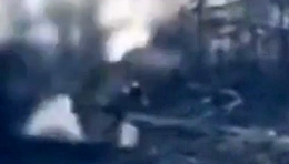 Running RU soldiers are hit by a UA projectile