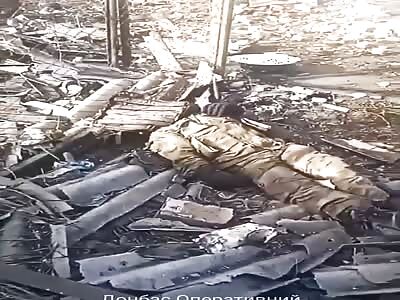 Dead RU soldier on a pile of debris in Bakhmut