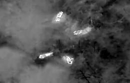 The 8th Brigade drops grenades on Russian soldiers via thermal