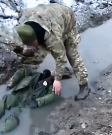 UA soldiers search the corpses of RU soldiers