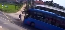 Crossroad of death, this time Motorcyclist and Bus