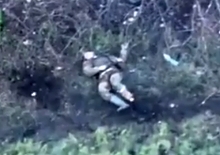 UA drone drops several grenades on running RU soldier