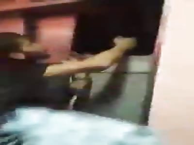 Video: a pregnant woman cornered in the elevator of a hospital