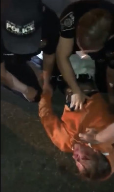Dirtbag gets Punched in Face by Cop while Resisting Arrest