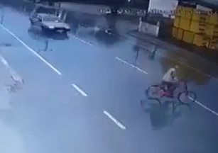 Oblivious Cyclist Killed by Car in Turkey