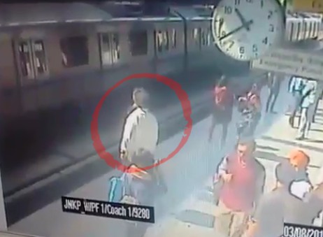Man suddenly faints and falls on the rails getting run over by train