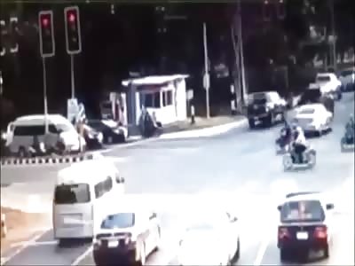Rider Head Crushed caught on Traffic Camera 