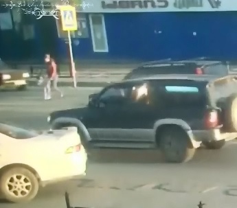 Reckless Woman Walks her Little Daughter right into a Car in the Street 