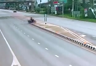 Confused or Crazy?  Motorcyclist Stops right in Front of a Truck 