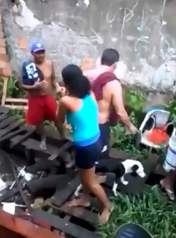 Watch Her..Woman Quickly Stabs Man in the Back during Fight 