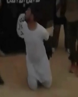 New Twisting Bloody Beheading of an ISIS Member