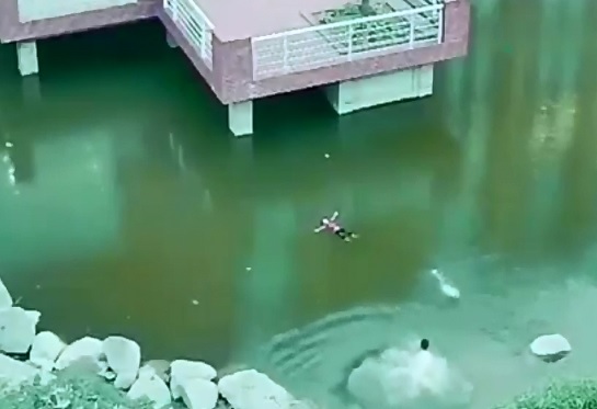 Sad Video shows 2 Children Drowning to Death 