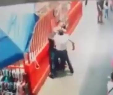 Guy being stabbed to death by two men in broad daylight