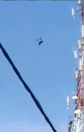 Suicide from High Radio Tower, man makes Spectacular Leap 