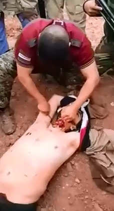 Syrian Soldier takes his Time Mutilating an ISIS Terror Scum 