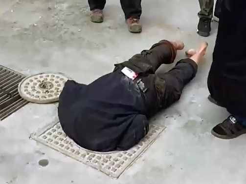 Brutal Point Blank Execution...Man's Head Ends up in the Sewer 