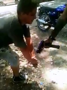 (Venezuela) Thief Shot through the Hands and feet for being Caught Stealing the battery of a motorbike