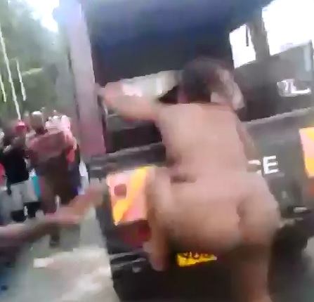 Girl African Criminal with a Huge Ass is Transported by Police Naked 