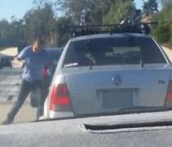 Road Raging Maniac Leaves his Kids to Beat the Shit out of Driver