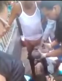 VENEZUELA CRISIS:, Woman Gives Birth Standing Outside Hospital