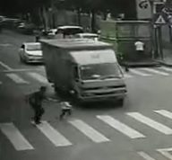 AWFUL: Little Kid Runs out in Traffic