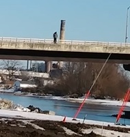 Dude Tries Suicide off a Tiny Bridge.... 