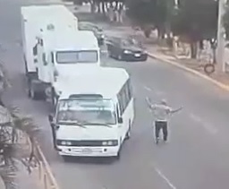 Road Rage Asshole Gets Instant Karma