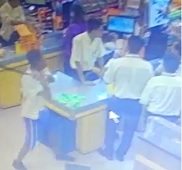 Dude Walks into Supermarket with a Machete Hits Manager