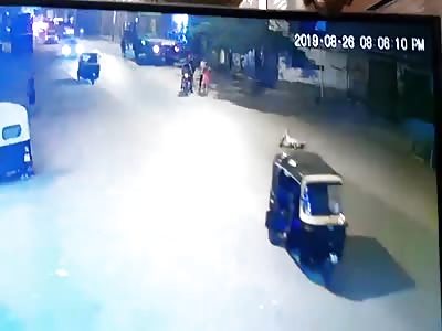 Kid thrown off moving rickshaw by kidnappers