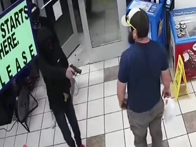 EX MARINE KNOCKS OUT ARMED ROBBER