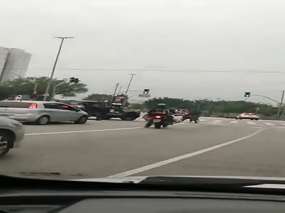 motorcycle thieves are shot by the police