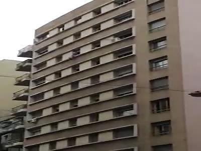 Suicide woman throws a 8 Â° floor