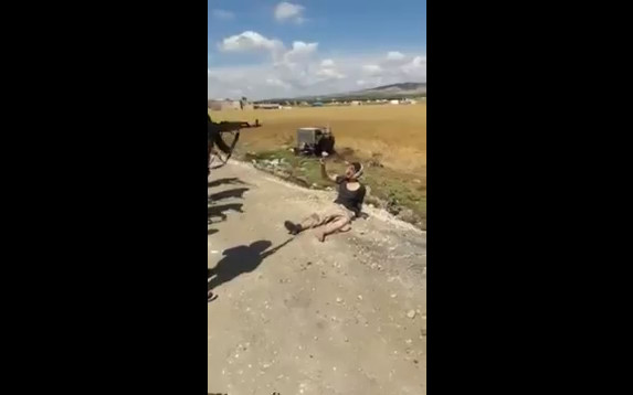 Execution Of A Member Daesh Using Machine Gun And AK-47 