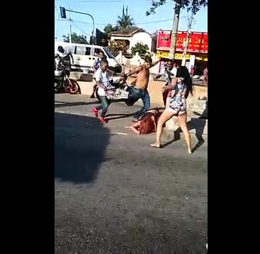 Angry Guy and His Friends Beats the Hell Out  Tranny Who Tried to Stab him 