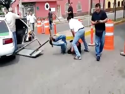 TAXI DRIVERS GIVE BIKER SAVAGE BEATING IN THE STREET