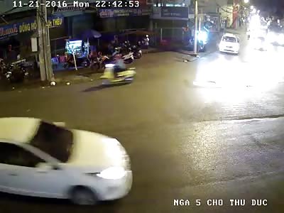 MOTORCYCLIST SURVIVES BY MIRACLE IN ACCIDENT WITH TRUCK