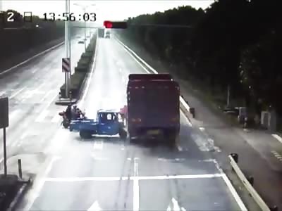 WOW!!! LUCKY TODDLER NARROWLY ESCAPES DEATH AFTER TRUCK ACCIDENT