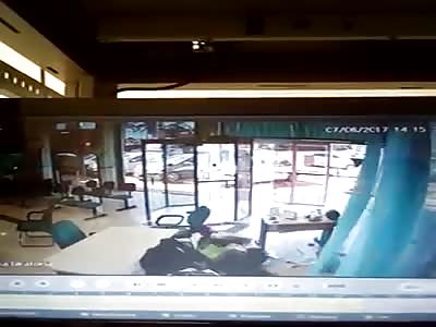 SECURITY GUARD SHOOT ROBBERS