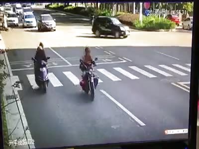 IDIOT BEING RUN OVER BY TAXI