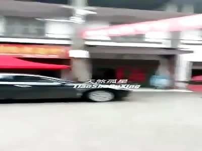CRAZY CHINESE DRIVER RUN OVER A PERSON