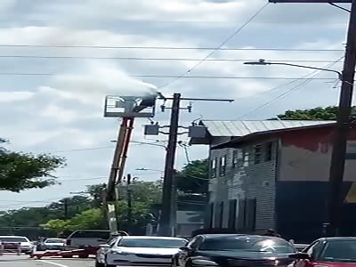 Tampa Worker Dies After Accidentally Touching Live Power Line (Clean Video) 